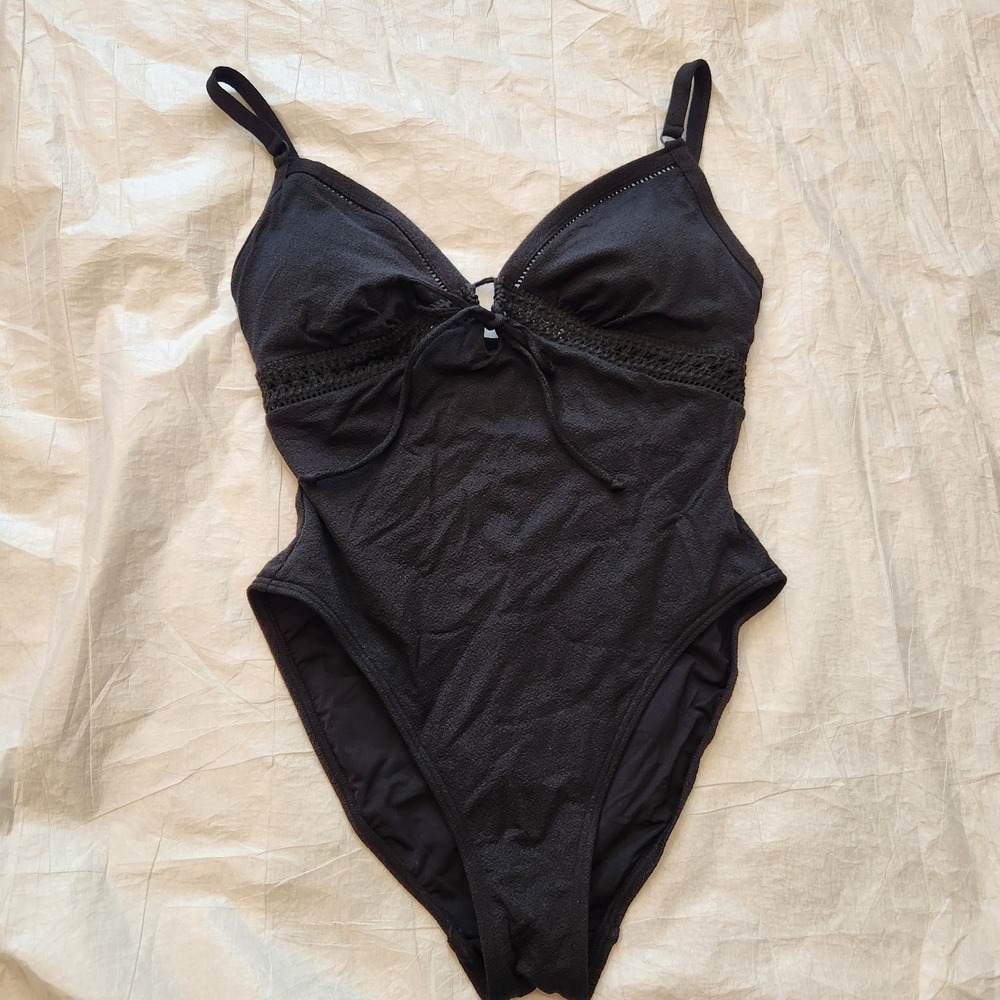 $178 ROBIN PICCONE Ava Black Crochet Lace New One Piece Swimsuit Pique 8